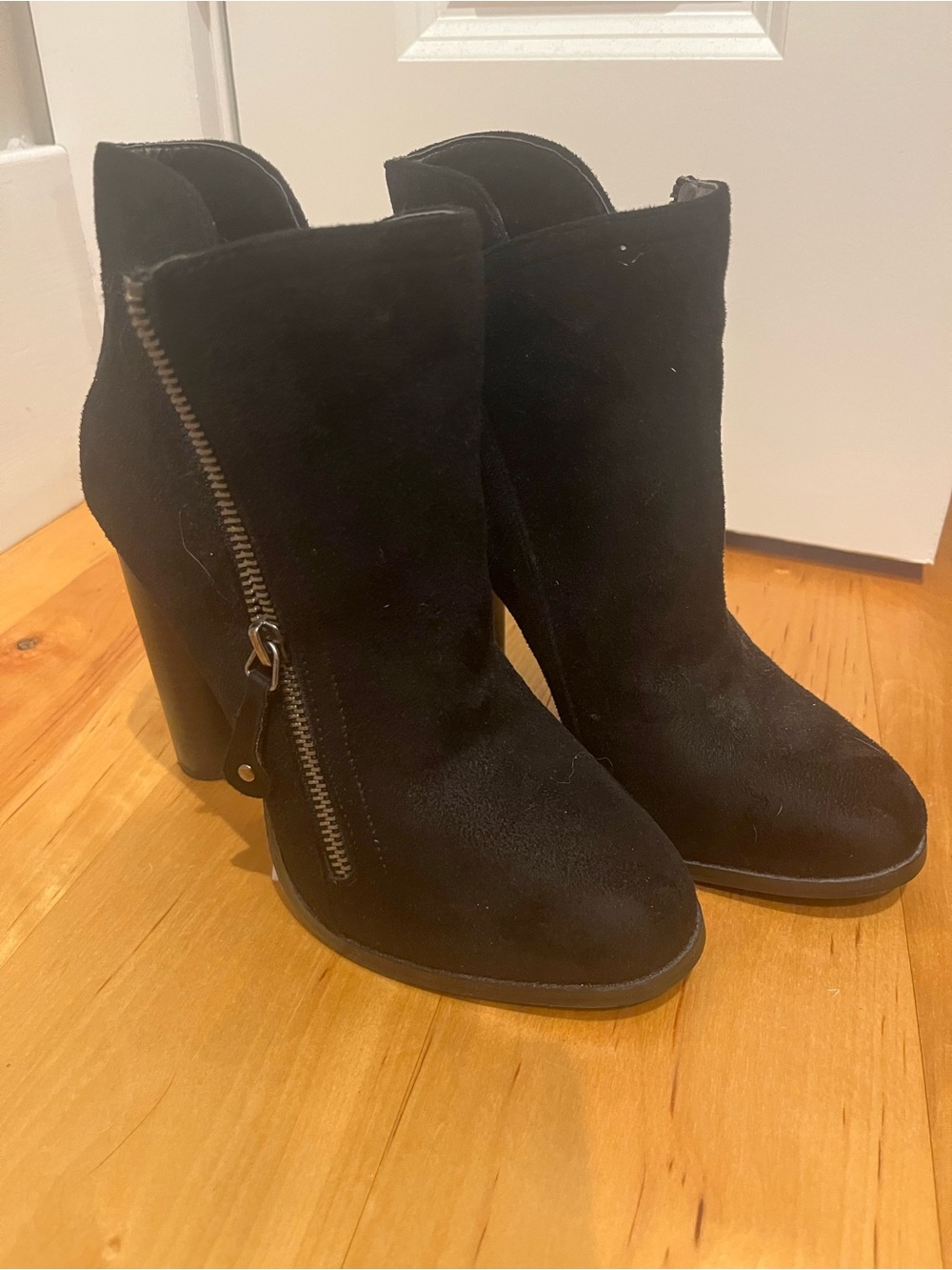 Women’s Black Suede Zipper Block Heel Ankle Boots